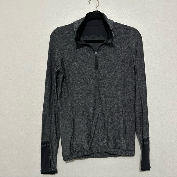 Lululemon women’s Pace Pusher 1/2 Zip Heathered Black / Black size 6 thumbholes - Picture 1 of 4